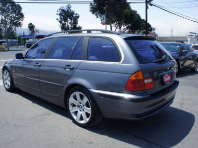 2001 BMW 325  i