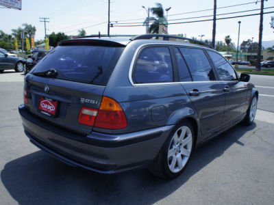 2001 BMW 325  i