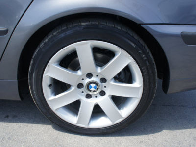 2001 BMW 325  i