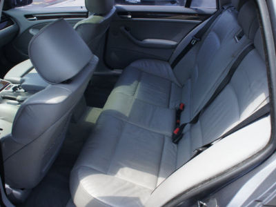 2001 BMW 325  i