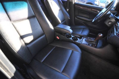 2005 BMW 325  i