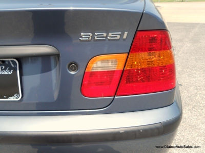 2003 BMW 325  i