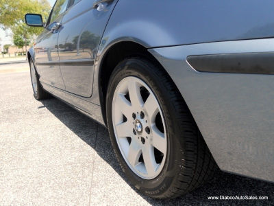 2003 BMW 325  i