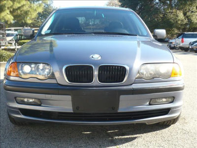 2001 BMW 325  i