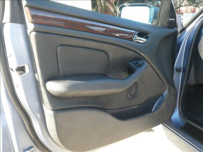 2001 BMW 325  i
