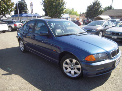 2001 BMW 325  i