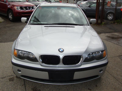 2003 BMW 325  xi