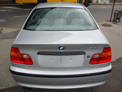 2003 BMW 325  xi