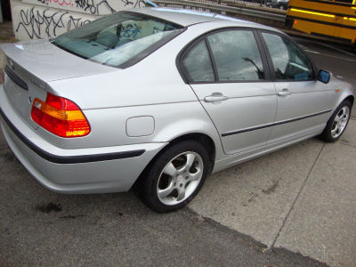 2003 BMW 325  xi