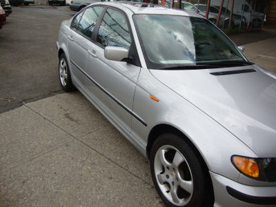 2003 BMW 325  xi