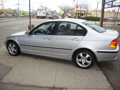 2003 BMW 325  xi
