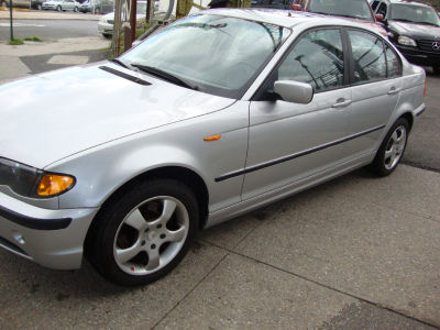 2003 BMW 325  xi