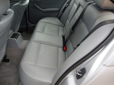 2003 BMW 325  xi