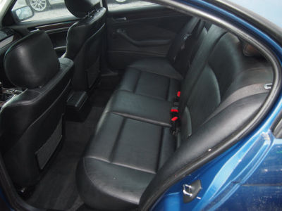 2002 BMW 325  i