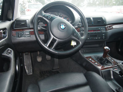 2002 BMW 325  i