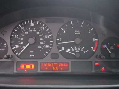 2002 BMW 325  i