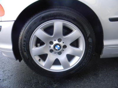 2001 BMW 325  i