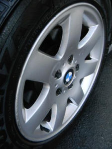 2001 BMW 325  i