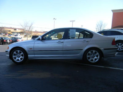 2001 BMW 325  i
