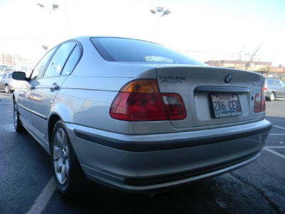 2001 BMW 325  i