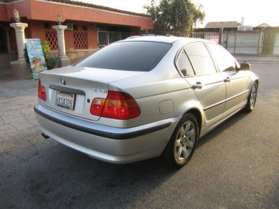 2002 BMW 325  i