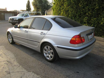 2002 BMW 325  i