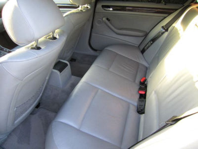 2002 BMW 325  i