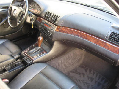 2005 BMW 325 i
