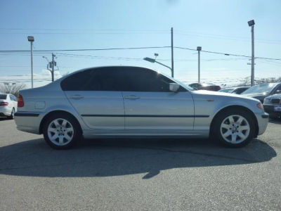 2004 BMW 325  i