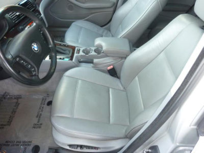 2004 BMW 325  i