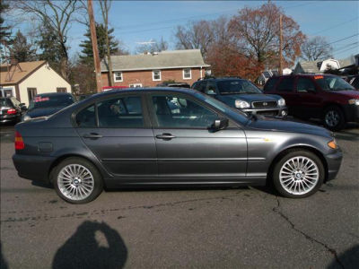 2002 BMW 325  xi