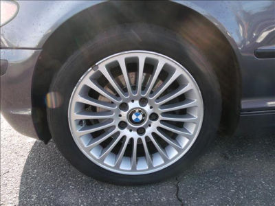 2002 BMW 325  xi