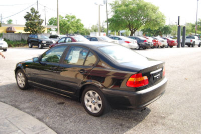 2004 BMW 325  i