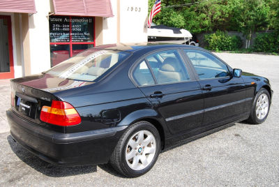 2004 BMW 325  i