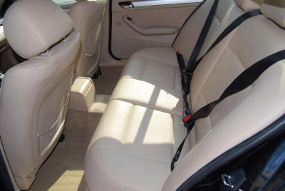 2004 BMW 325  i