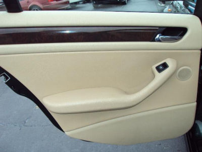 2003 BMW 325 i