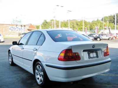 2002 BMW 325  i