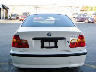 2002 BMW 325  i