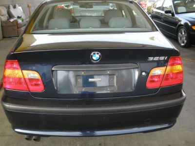 2003 BMW 325  i