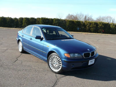 2003 BMW 325  xi