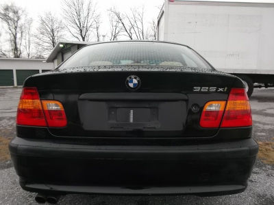 2003 BMW 325  xi