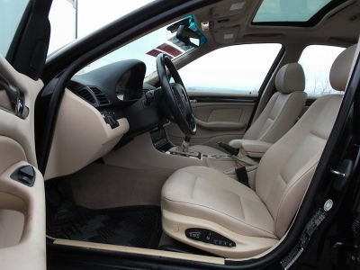 2003 BMW 325  xi