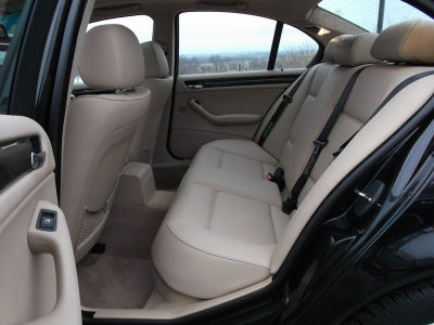 2003 BMW 325  xi