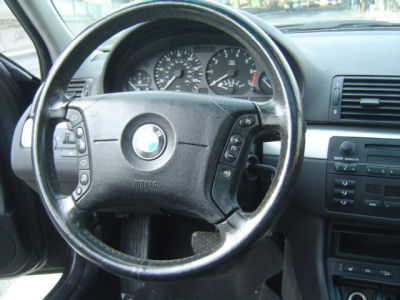 2003 BMW 325  xi