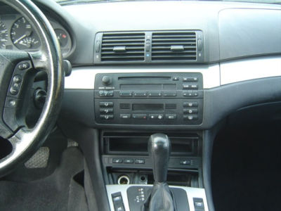 2003 BMW 325  xi