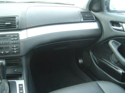 2003 BMW 325  xi