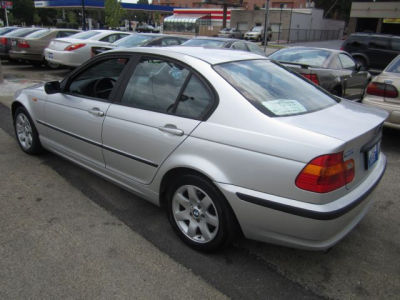 2003 BMW 325  xi