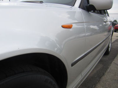 2003 BMW 325  xi