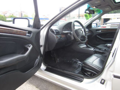 2003 BMW 325  xi