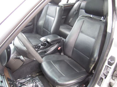 2003 BMW 325  xi